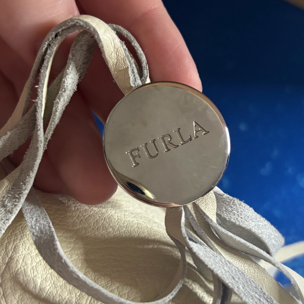 Furla cream/white handbag Pre Loved - Picture 9 of 10